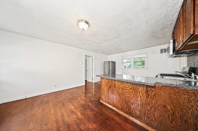 Photo - 62 Wood St