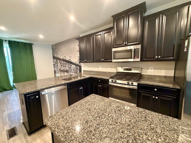 Photo - 2807 Lewis Ave