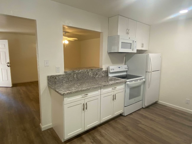 Photo - 734 W 3rd St Unidad 3