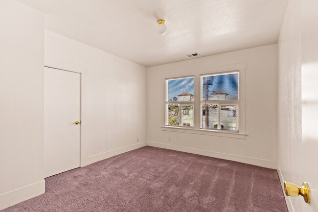 Photo - Utilities Included! 3 Bedrooms with Bonus ... Unidad 02