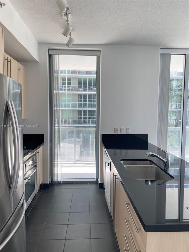 Building Photo - 1111 SW 1st Ave Unit 1014