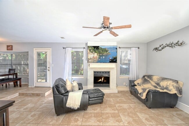 Photo - 17 S High Oaks Cir