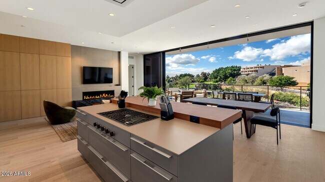 4849 N Camelback Rdg Dr Unidad B203