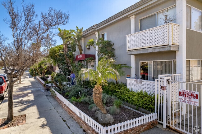 18414 Collins St