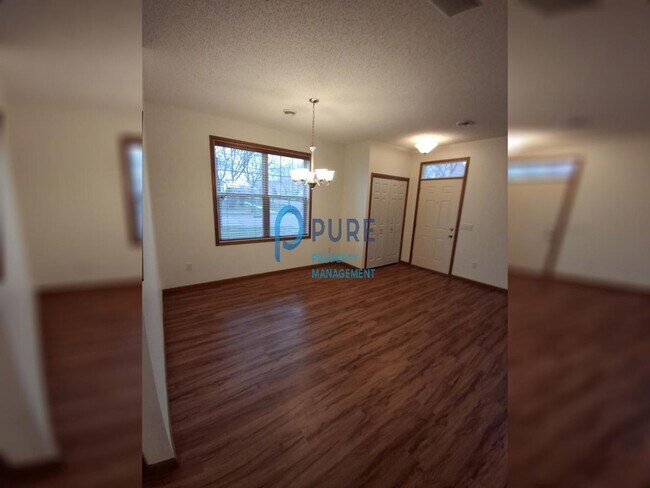 Photo - Warm and inviting Woodbury Townhouse! 3 br...