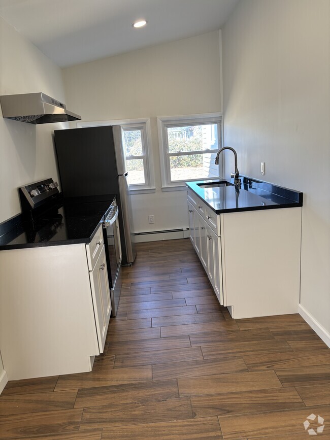 Building Photo - 860 Waverly Ave Unit B Rental