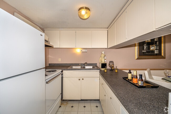 1BR, 1BA - 675SF - Kitchen