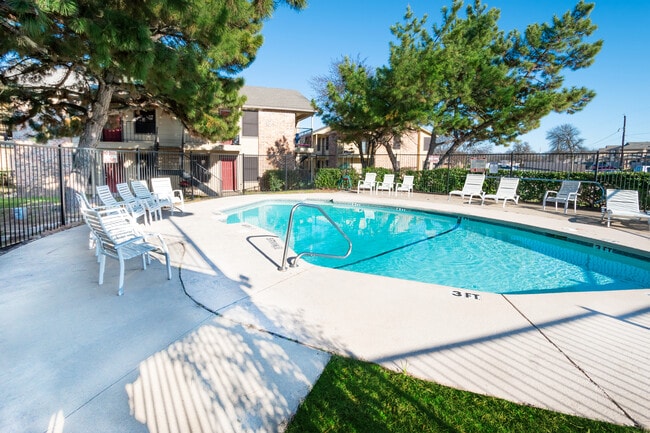 Photo - Azlewood Apartments