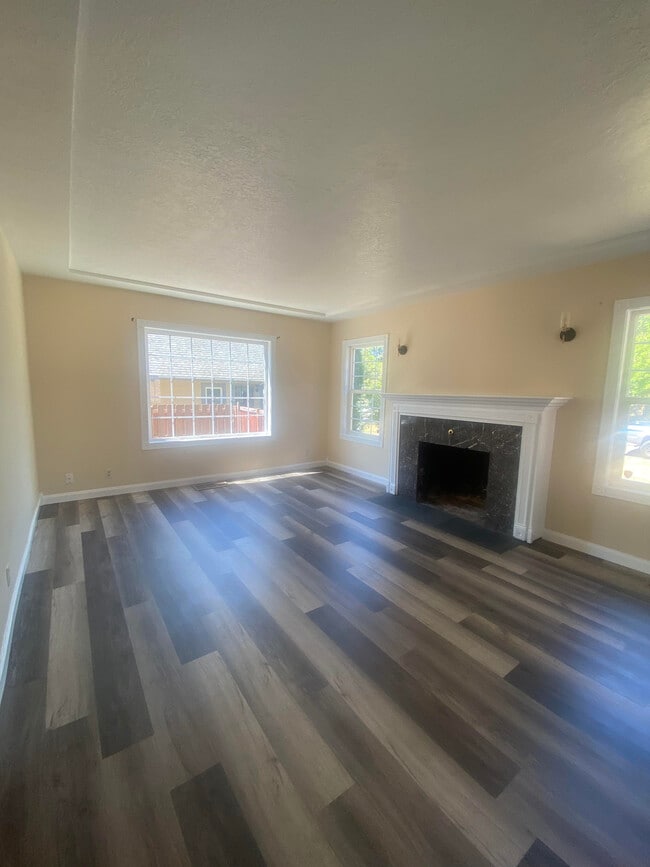 Photo - 1620 Broadway St NE