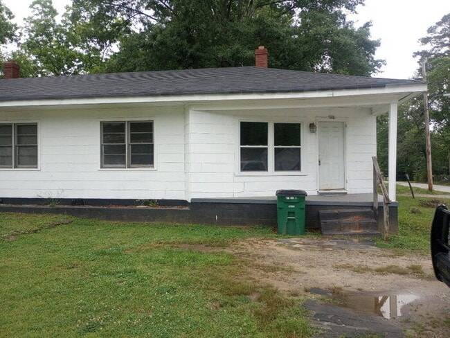 Building Photo - 2 Bedroom 1 Bathroom