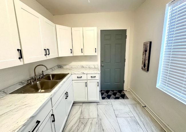 Photo - 1402 N 21st Ave