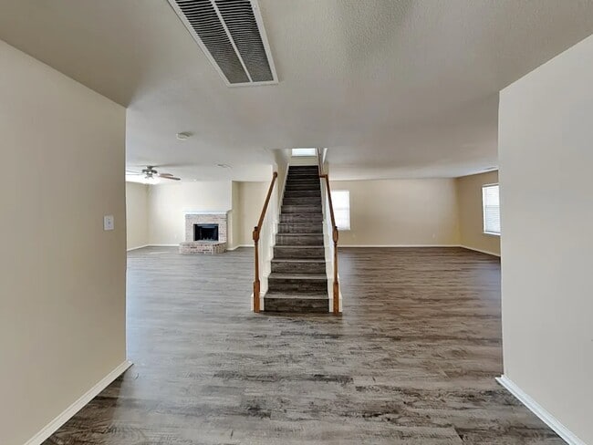 Photo - 5027 Raymond Dr