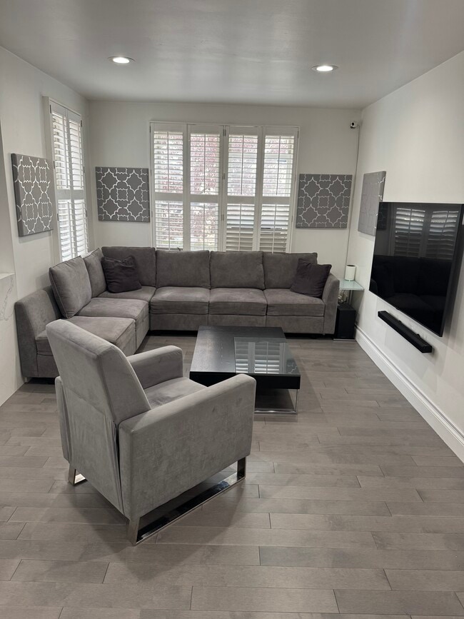 Building Photo - 64-35-35 Yellowstone Blvd Unit 1P