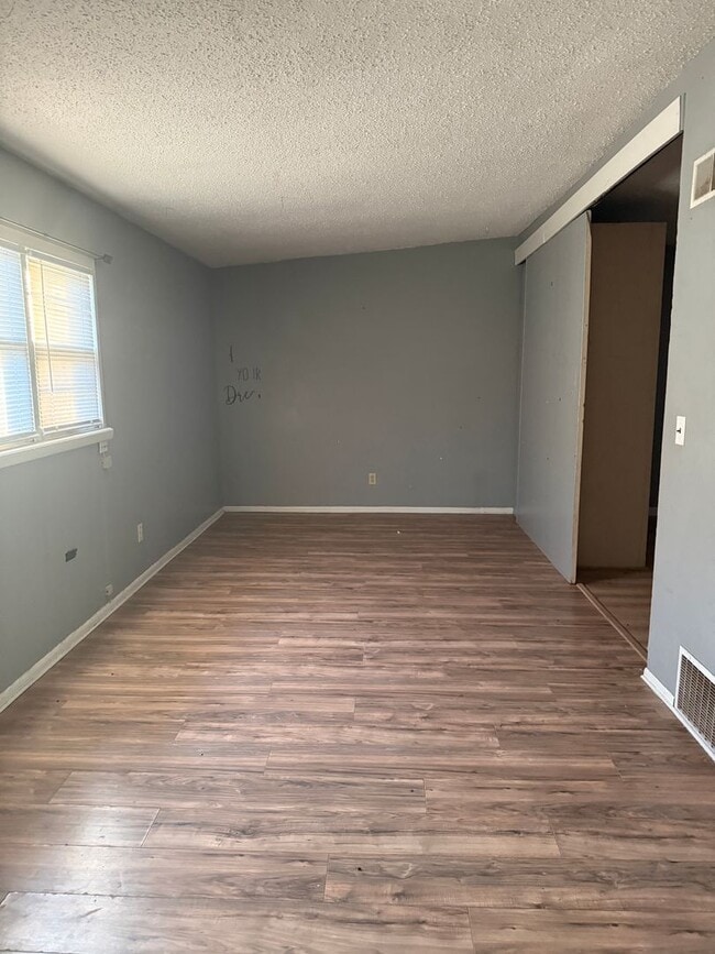 Building Photo - Charming Apartment In Charming Town