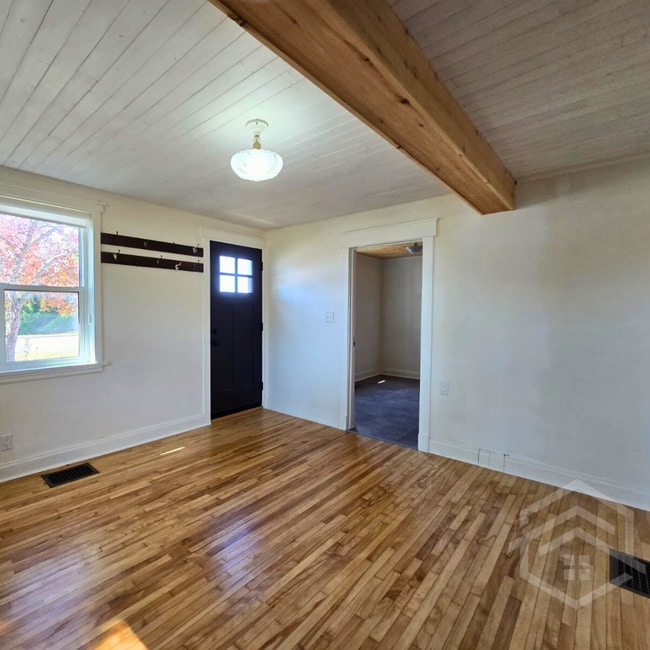 Photo - 2-Bedroom Available in Tillsonburg!!