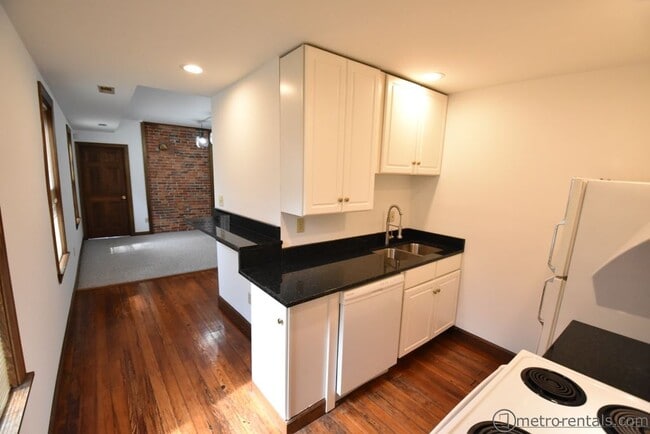 Kitchen - 37 E Russell St Unit A