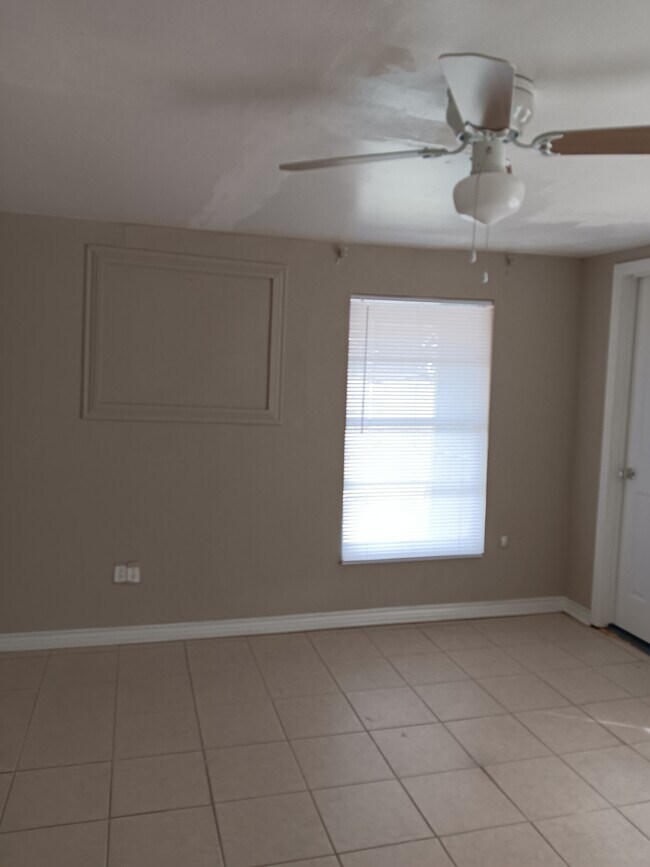 Bedroom 1 - 901 N Hamlett St