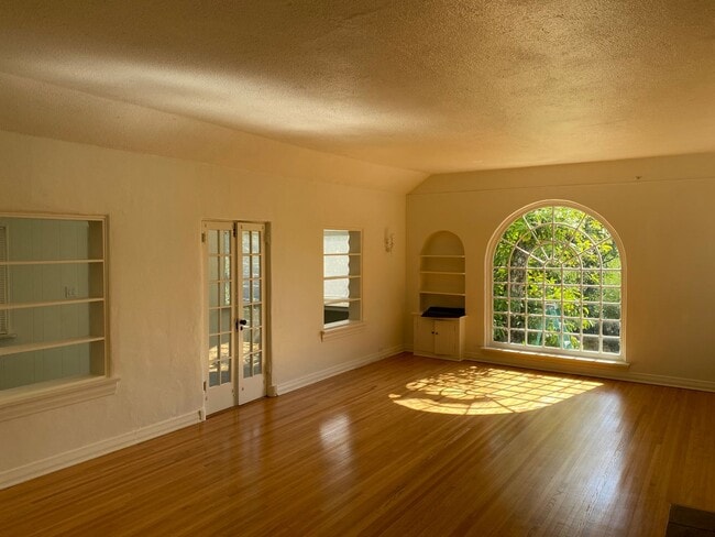 Photo - Beautiful 3 bedroom 2 bathroom in La Canada