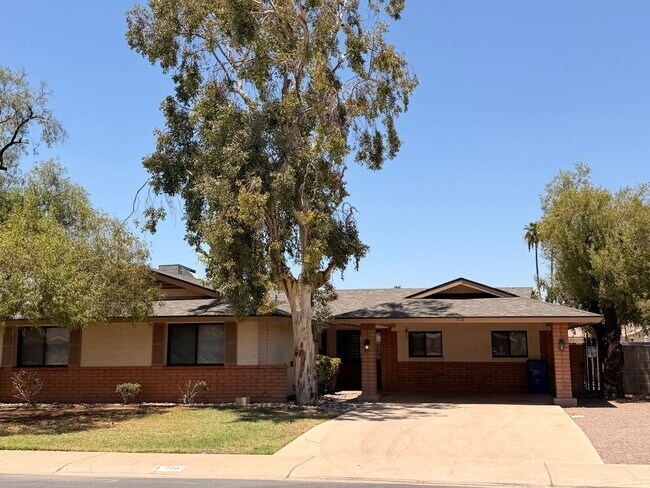 Building Photo - “Spacious 4-bedroom home with private pool in prime Tempe location!”