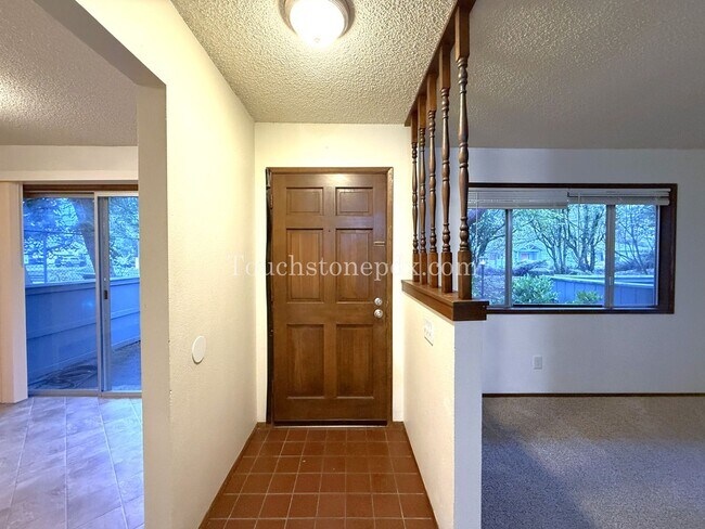 Photo - Cozy 2BD Apartment with Patio, East Portland Unit 11097