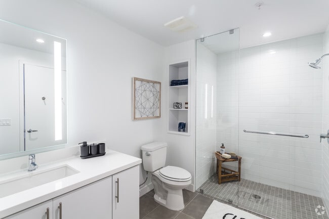 Studio, 1 BA - 838 SF