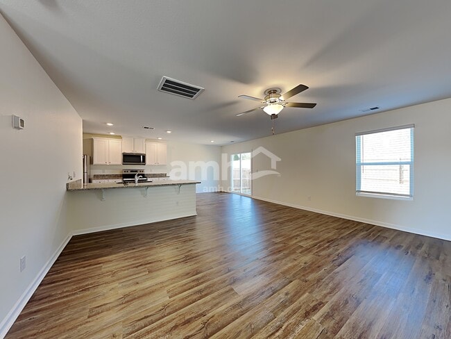 Photo - 2058 Southlea Dr