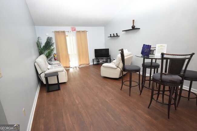 304 Admiral's Walk Dr