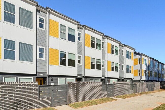 Enderly Towns - Townhomes for Rent in Charlotte, NC - Enderly Neighborhood