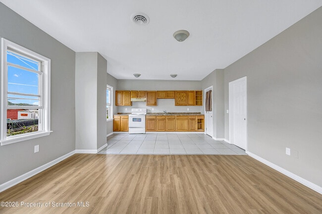 Photo - 114 W Market St