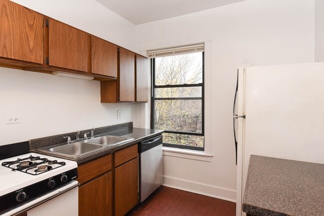 Photo - 3626 N Racine Ave Unidad N4