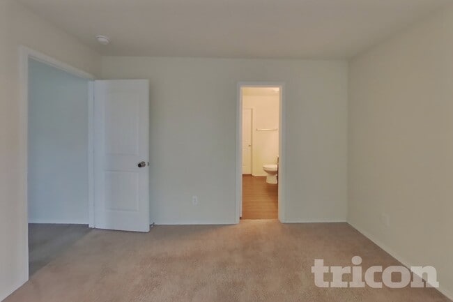 Photo - 5672 McClelland St