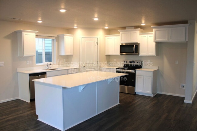 Photo - 611 S Zeelar St