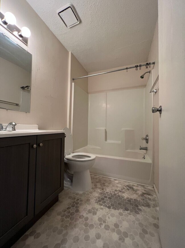 Photo - Spacious 2 Bedroom Apartment Near Mayo Clinic and Emplify Health Unit 4