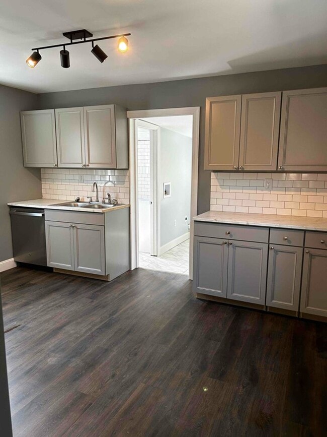 Photo - Newly Renovated 2-Bedroom Home in South Sc...