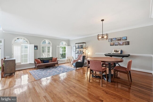 Photo - 6320 Dunman Way