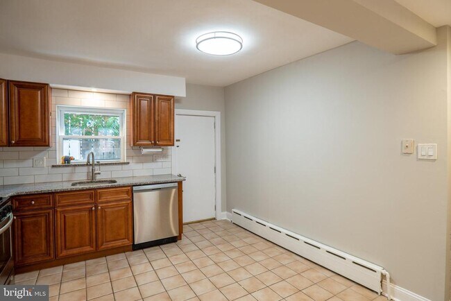 Photo - 939 Mountain St