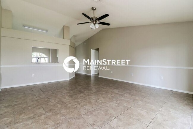 Photo - 3 Bedroom Pet-Friendly Home in Lakeland, FL with Main Street Renewal