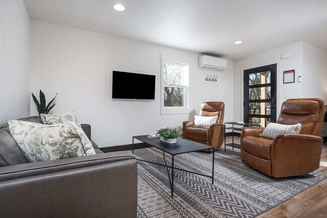 Downtown furnished rental w/ all utilities included (avail. Oct. thru May only)
