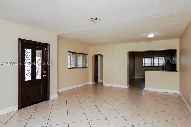 Photo - 623 W 63rd Dr