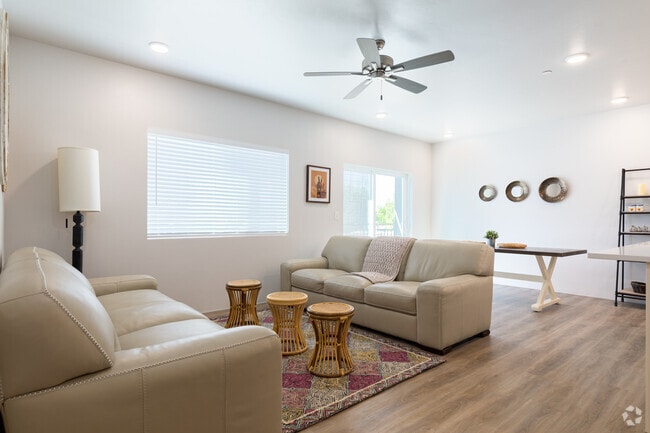 3HAB, 2BA - 1,280 ft²