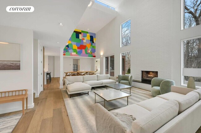 Photo - 33 Hedges Banks Dr