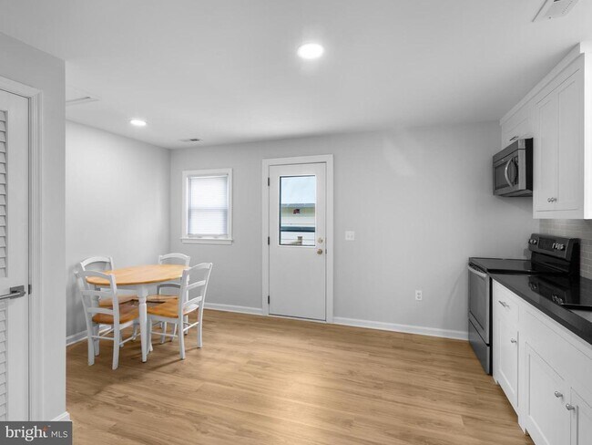 Photo - 701 Goldsborough St