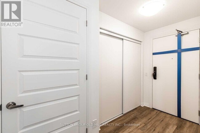 Photo - 95 Dundas St W Unit 307