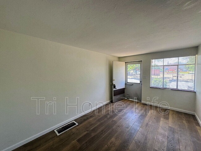 Photo - 9285 E 14th Ave