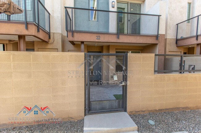 Photo - 820 N 8th Ave