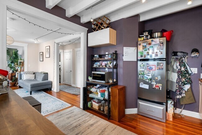 Photo - 61 Cummins Hwy Unit 3