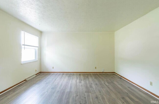 Photo - 601 N Smith Rd