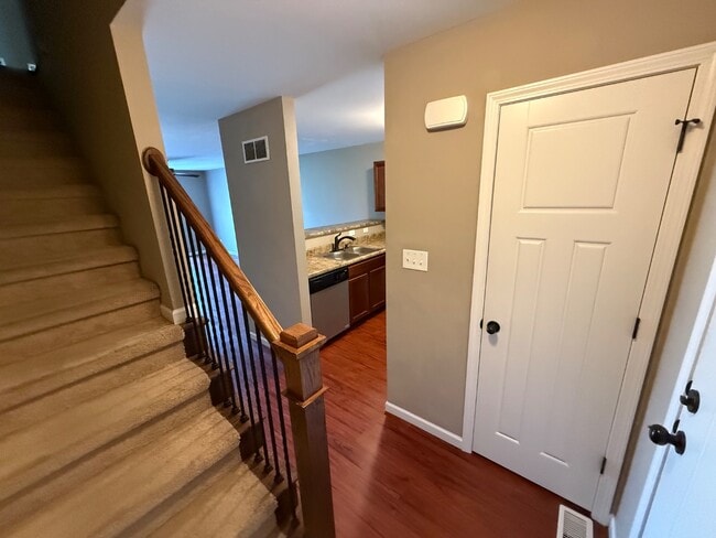 Photo - 526 Nepute St