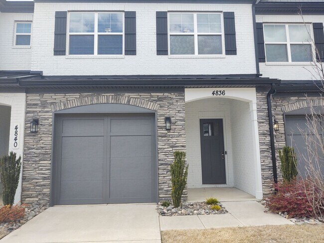 Move-in ready Townhome located in Blanchar... - Move-in ready Townhome located in Blanchar...