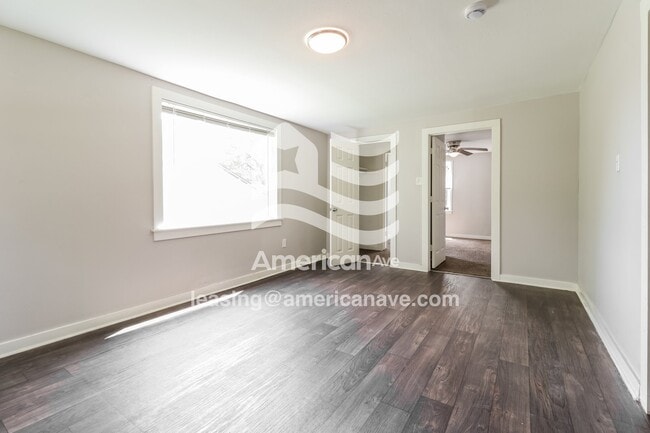 Photo - 4821 Francis St